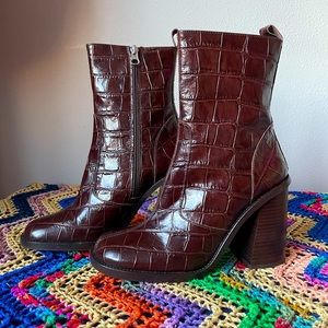 L'INTERVALLE Brown Croc-Embossed Heeled Boots